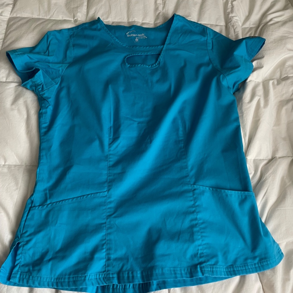 UA Butter-Soft STRETCH Women's 2-Pocket Asymmetric Keyhole Scrub Top